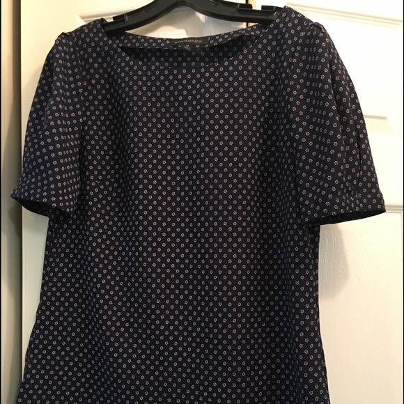 EUC Size M Banana Republic navy blouse - Picture 1 of 3